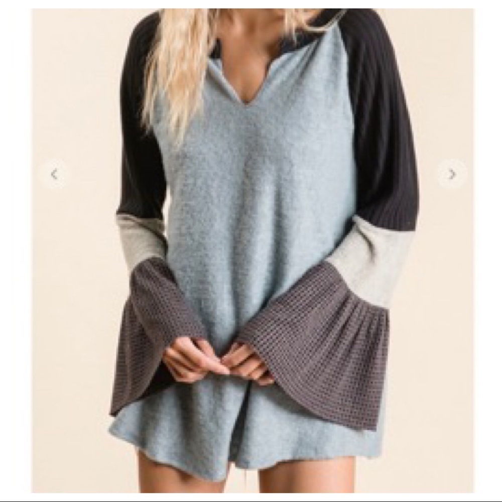✨LAST ONE✨BOHO COLOR BLOCK BELL SLEEVES TOP - Picture 2 of 9